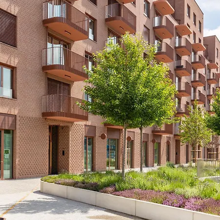 Modern Oasis In Bratislava's Heaven Appartamento