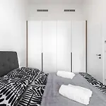 Modern Oasis In Bratislava's Heaven 公寓