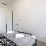 Modern Oasis In Bratislava's Heaven 公寓