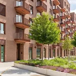 Modern Oasis In Bratislava's Heaven 公寓