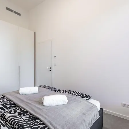 Modern Oasis In Bratislava's Heaven Daire