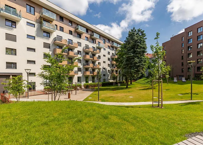 Modern Oasis In Bratislava's Heaven Apartmán *